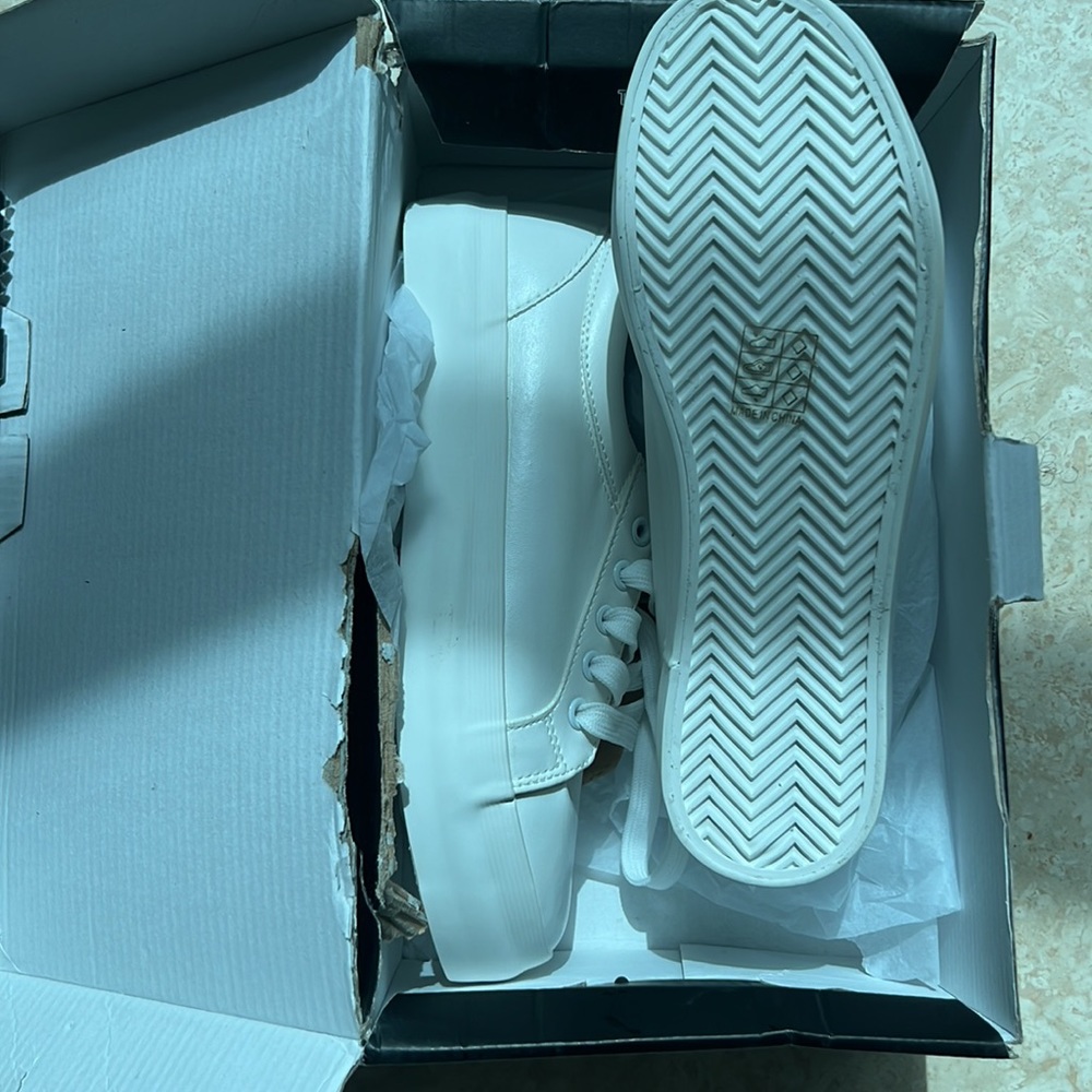 Missguided White faux leather Sneakers BRAND NEW IN BOX - Picture 4 of 7